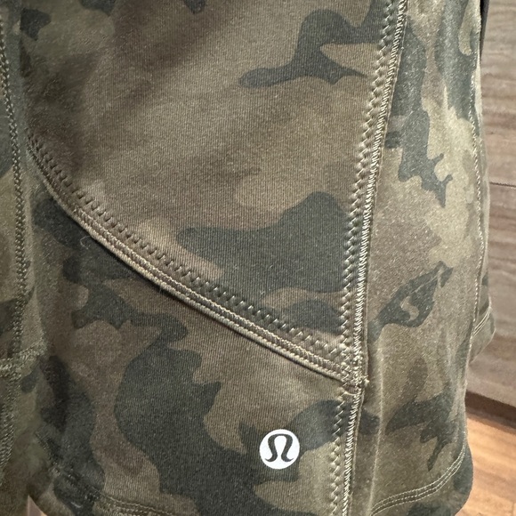 Lululemon Forme Jacket II Camo Savasana Camo Fatigue Green Sz 8 - Picture 6 of 8
